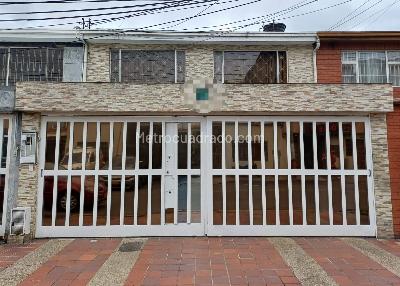 Casa de 4 alcobas en venta en La Camelia, Bogotá, 175 m² · foto 2 de 16