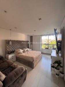 Apartamento de 3 alcobas en venta en Loma Del Chocho, Envigado, 181 m² · foto 2 de 8