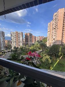 Apartamento de 3 alcobas en venta en Loma Del Chocho, Envigado, 181 m² · foto 3 de 8