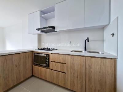 Apartamento de 3 alcobas en venta en Loma De Las Brujas, Envigado, 86 m² · foto 2 de 10