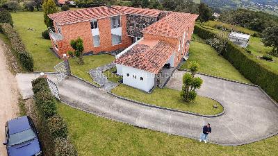 Casa de 5 alcobas en venta en Cerros De Yerbabuena, Chía · foto 4 de 17