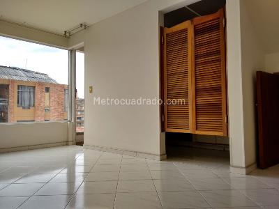 Apartamento de 2 alcobas en venta en Chapinero Marly, Bogotá, 64 m² · foto 2 de 19