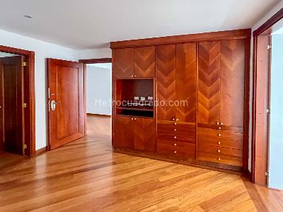 Apartamento de 3 alcobas en venta en Museo Del Chico, Bogotá, 220 m² · foto 11 de 20