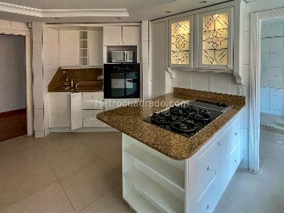Apartamento de 3 alcobas en venta en Museo Del Chico, Bogotá, 220 m² · foto 4 de 20