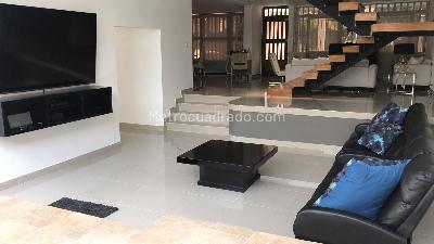 Casa de 4 alcobas en venta en El Caudal, Villavicencio, 373 m² · foto 3 de 8
