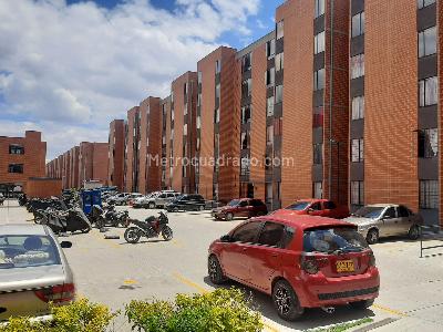 Apartamento de 3 alcobas en venta en Prado Vegas, Soacha, 56 m² · foto 2 de 13