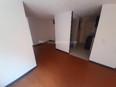 Apartamento de 3 alcobas en venta en Prado Vegas, Soacha, 56 m² · foto 4 de 13