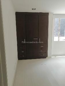 Apartamento de 1 alcoba en venta en Santa Barbara Central, Bogotá, 33 m² · foto 2 de 20