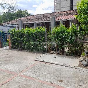 Casa de 3 alcobas en venta en Aparco, Ibagué, 435 m² · foto 7 de 7
