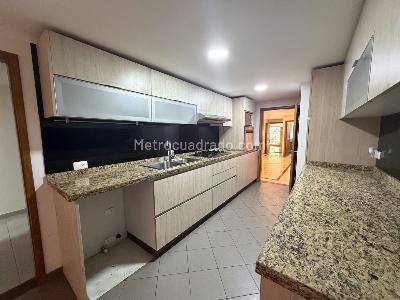 Apartamento de 3 alcobas en venta en La Cabrera, Bogotá, 332 m² · foto 4 de 13