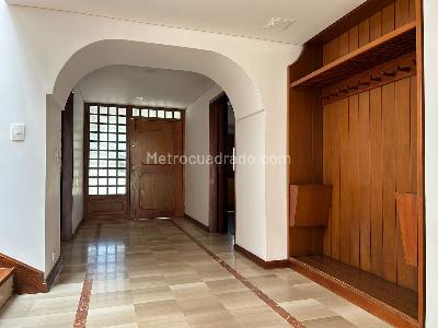 Casa de 4 alcobas en venta en Santa Barbara Alta, Bogotá, 331 m² · foto 3 de 20