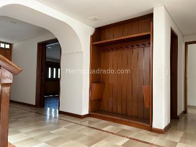 Casa de 4 alcobas en venta en Santa Barbara Alta, Bogotá, 331 m² · foto 9 de 20