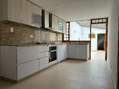 Casa de 4 alcobas en venta en Santa Barbara Alta, Bogotá, 331 m² · foto 7 de 20