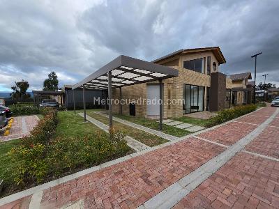 Casa de 3 alcobas en venta en Cajica, Cajicá, 278 m² · foto 2 de 20