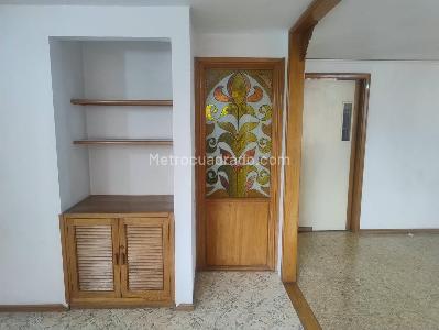 Apartamento de 2 alcobas en venta en El Poblado, Medellín, 105 m² · foto 4 de 17