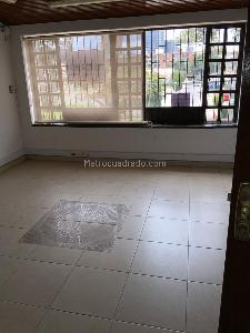 Casa de 5 alcobas en venta en El Batan Ii Sector, Bogotá, 247 m² · foto 8 de 16