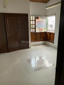 Casa de 5 alcobas en venta en El Batan Ii Sector, Bogotá, 247 m² · foto 9 de 16