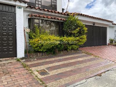 Casa de 5 alcobas en venta en El Batan Ii Sector, Bogotá, 247 m² · foto 3 de 16