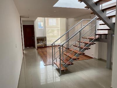 Casa de 3 alcobas en venta en Barrio Chuntame, Cajicá, 207 m² · foto 2 de 18