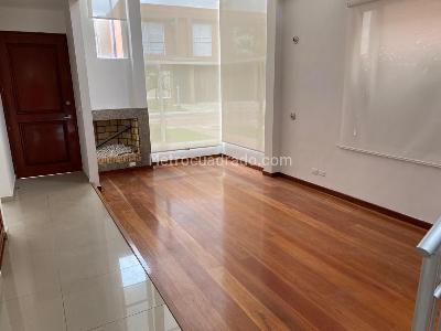 Casa de 3 alcobas en venta en Barrio Chuntame, Cajicá, 207 m² · foto 3 de 18