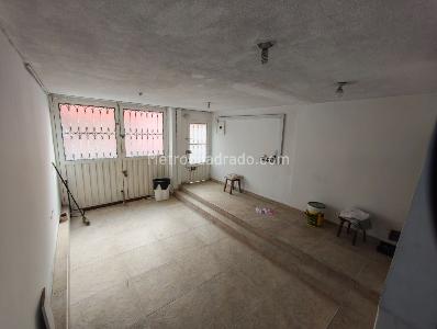 Casa de 2 alcobas en venta en San Fernando, Bogotá, 77 m² · foto 2 de 18
