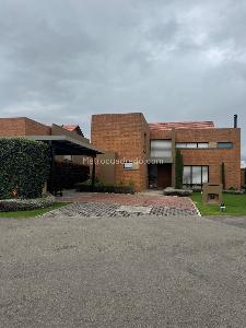 Casa de 5 alcobas en arriendo en Fontanar Canelo, Chía, 700 m² · foto 2 de 20