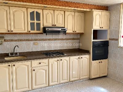 Casa de 4 alcobas en venta en Modelia, Bogotá, 264 m² · foto 6 de 18