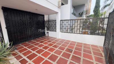 Casa de 4 alcobas en venta en Ciudad Jardin, Barranquilla, 261 m² · foto 2 de 10
