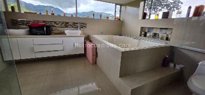 Casa de 5 alcobas en arriendo en Guaymaral, Bogotá, 1800 m² · foto 17 de 20