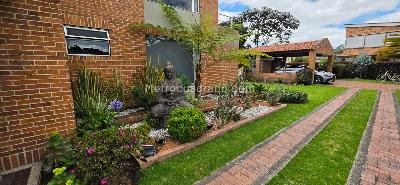 Casa de 5 alcobas en arriendo en Guaymaral, Bogotá, 1800 m² · foto 2 de 20