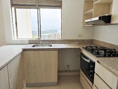 Apartamento de 2 alcobas en venta en Loma De Los Bernal, Medellín, 84 m² · foto 11 de 18
