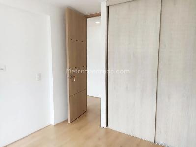 Apartamento de 2 alcobas en venta en Loma De Los Bernal, Medellín, 84 m² · foto 4 de 18