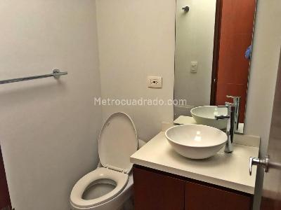Apartamento de 1 alcoba en venta en Santa Barbara Occidental, Bogotá, 37 m² · foto 5 de 10