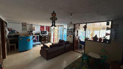 Casa de 5 alcobas en arriendo en Pontevedra, Bogotá, 345 m² · foto 2 de 16