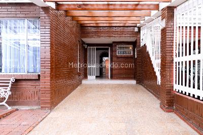 Casa de 3 alcobas en venta en Modelia, Bogotá, 230 m² · foto 3 de 20