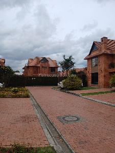 Casa de 4 alcobas en arriendo en Santa Bibiana, Chía, 221 m² · foto 2 de 15